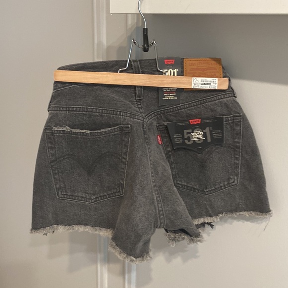 Levi’s 501 HIGH RISE WOMEN'S SHORTS - Picture 3 of 9